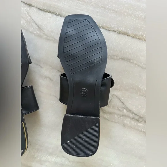 CN Sandals - Picture 5 of 5